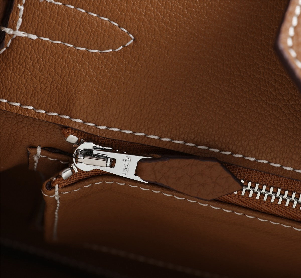 Elegant Togo-Textured Leather Handbag – Premium Craftsmanship