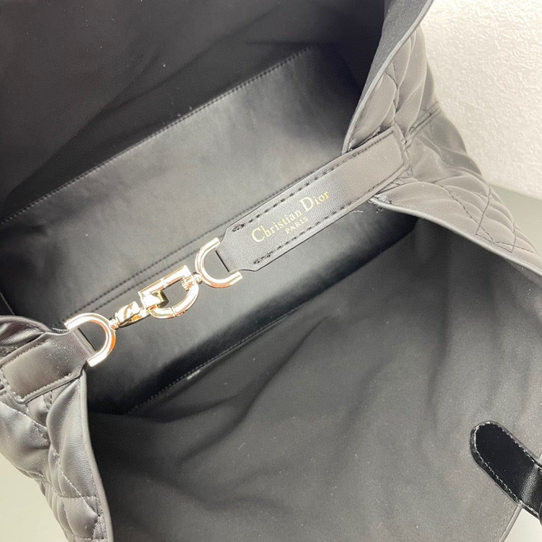 D Travel in Style with the Toujours Bag