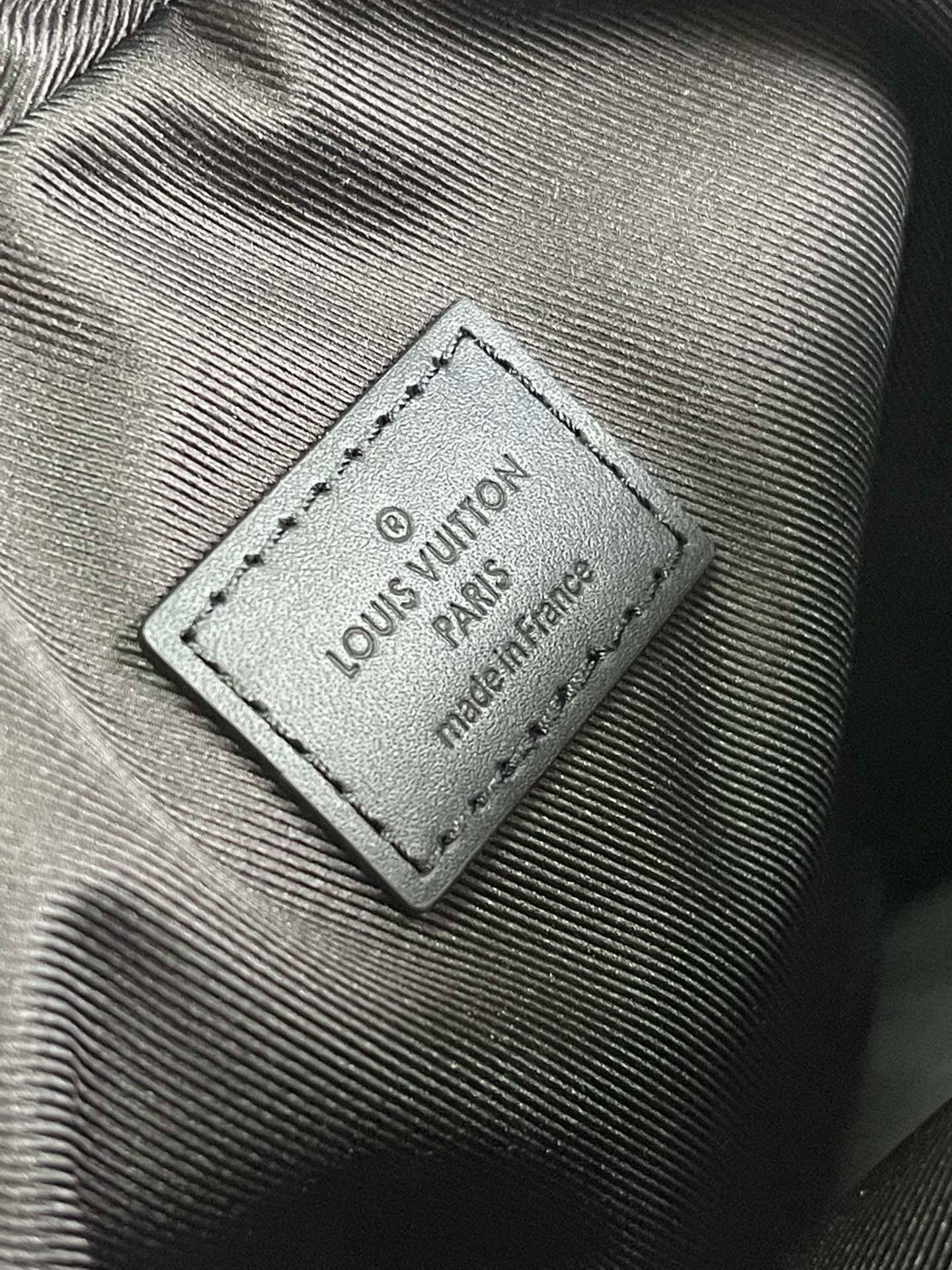 Premium Messenger Bag – Versatile & Stylish