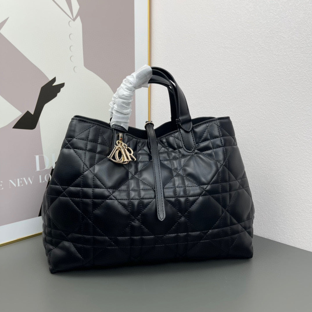 D Travel in Style with the Toujours Bag