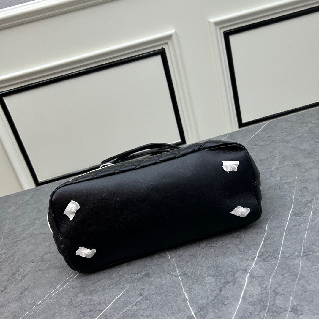 Panda Kangpeng Handbag