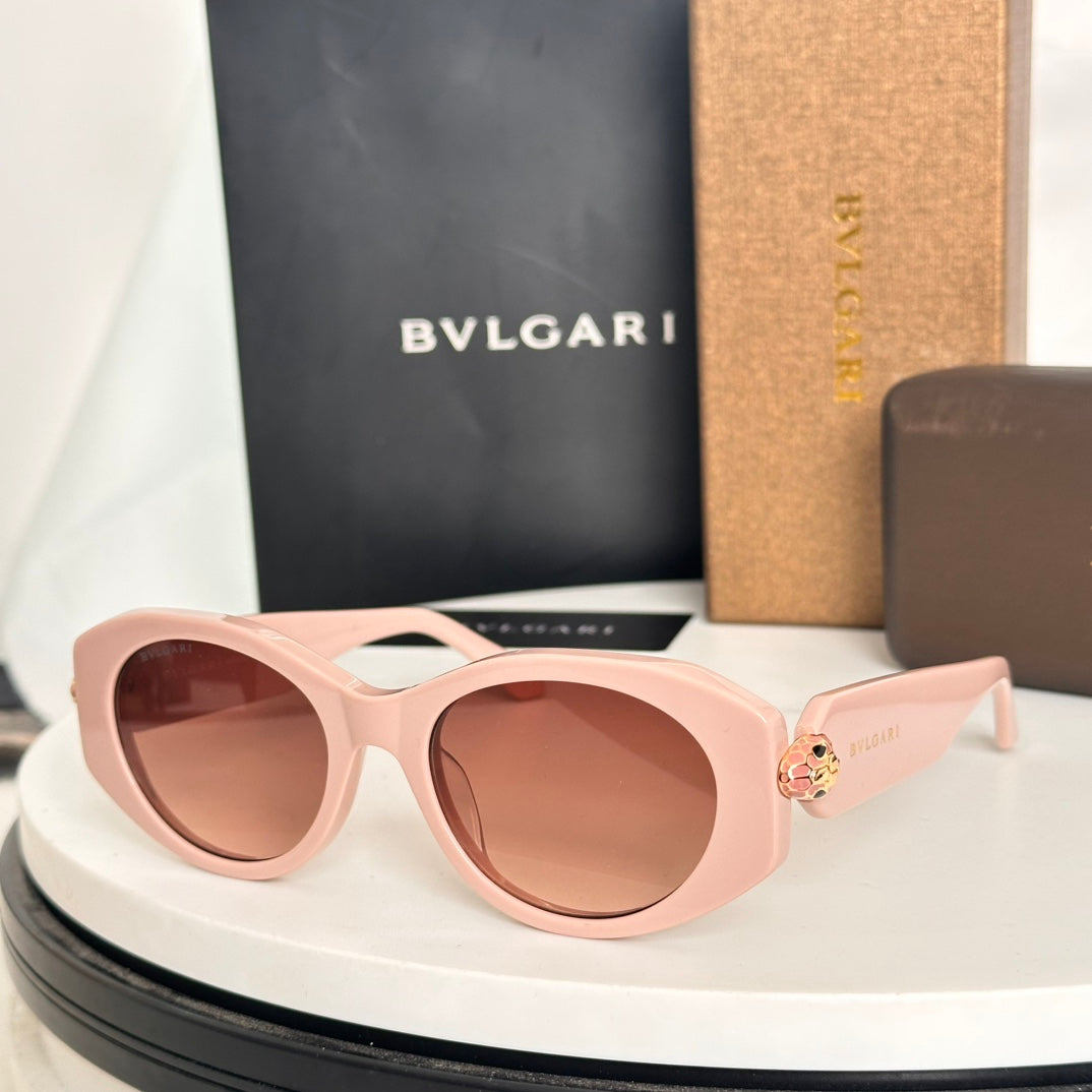 Elegant Serpentine-Inspired Sunglasses