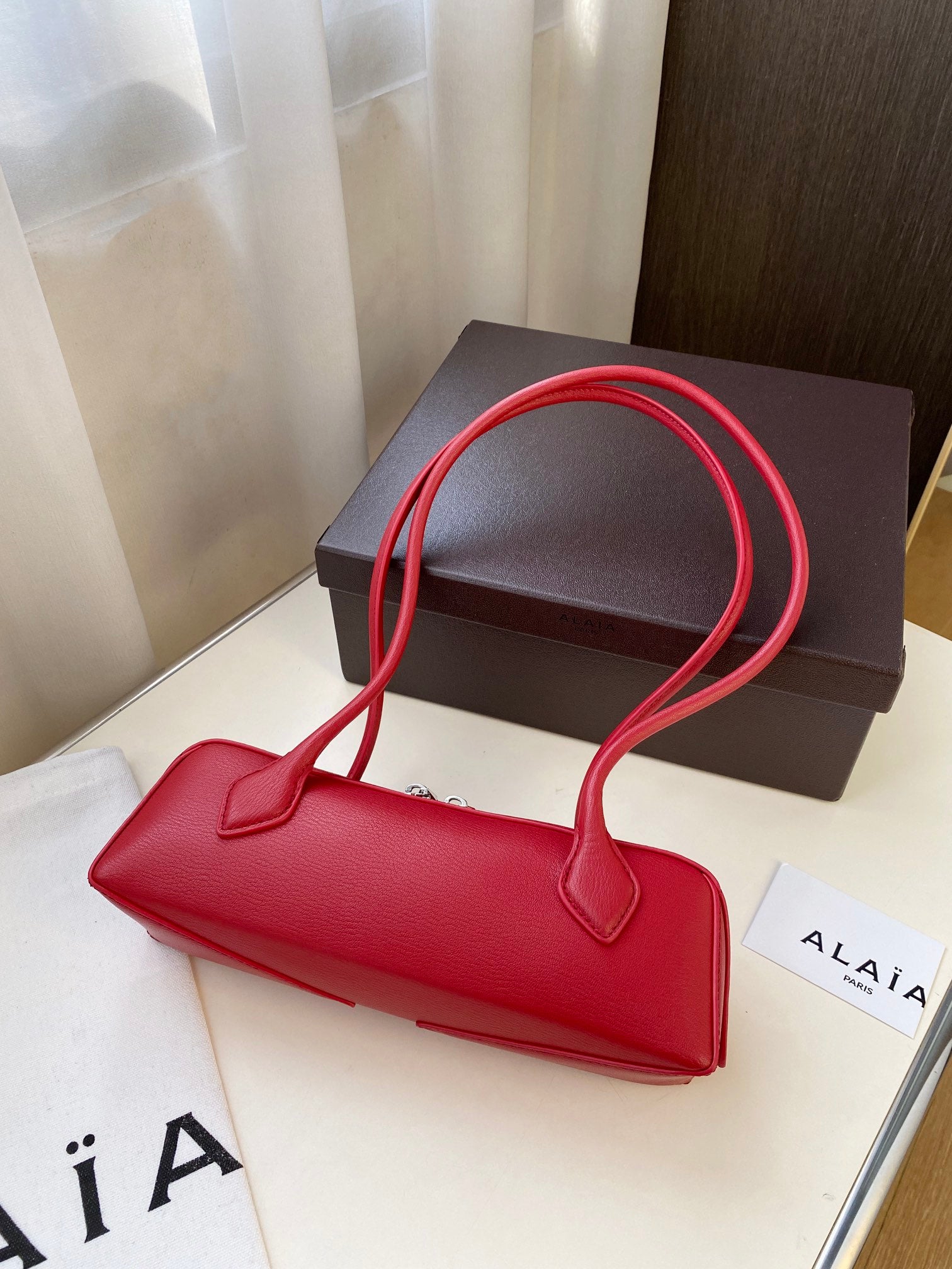 Sleek "Le Teckel" Style Shoulder Bag (Premium Quality)