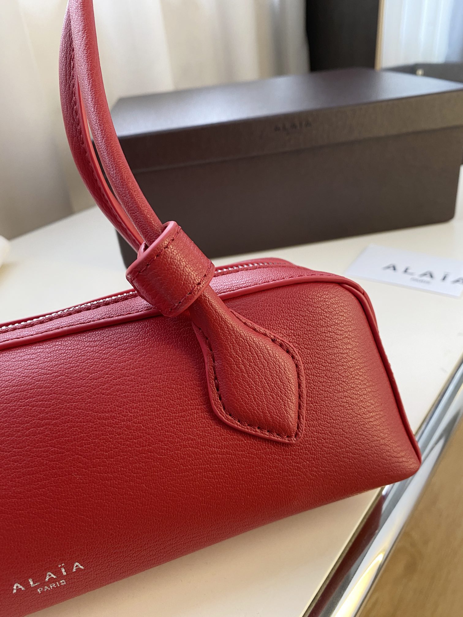 Sleek "Le Teckel" Style Shoulder Bag (Premium Quality)