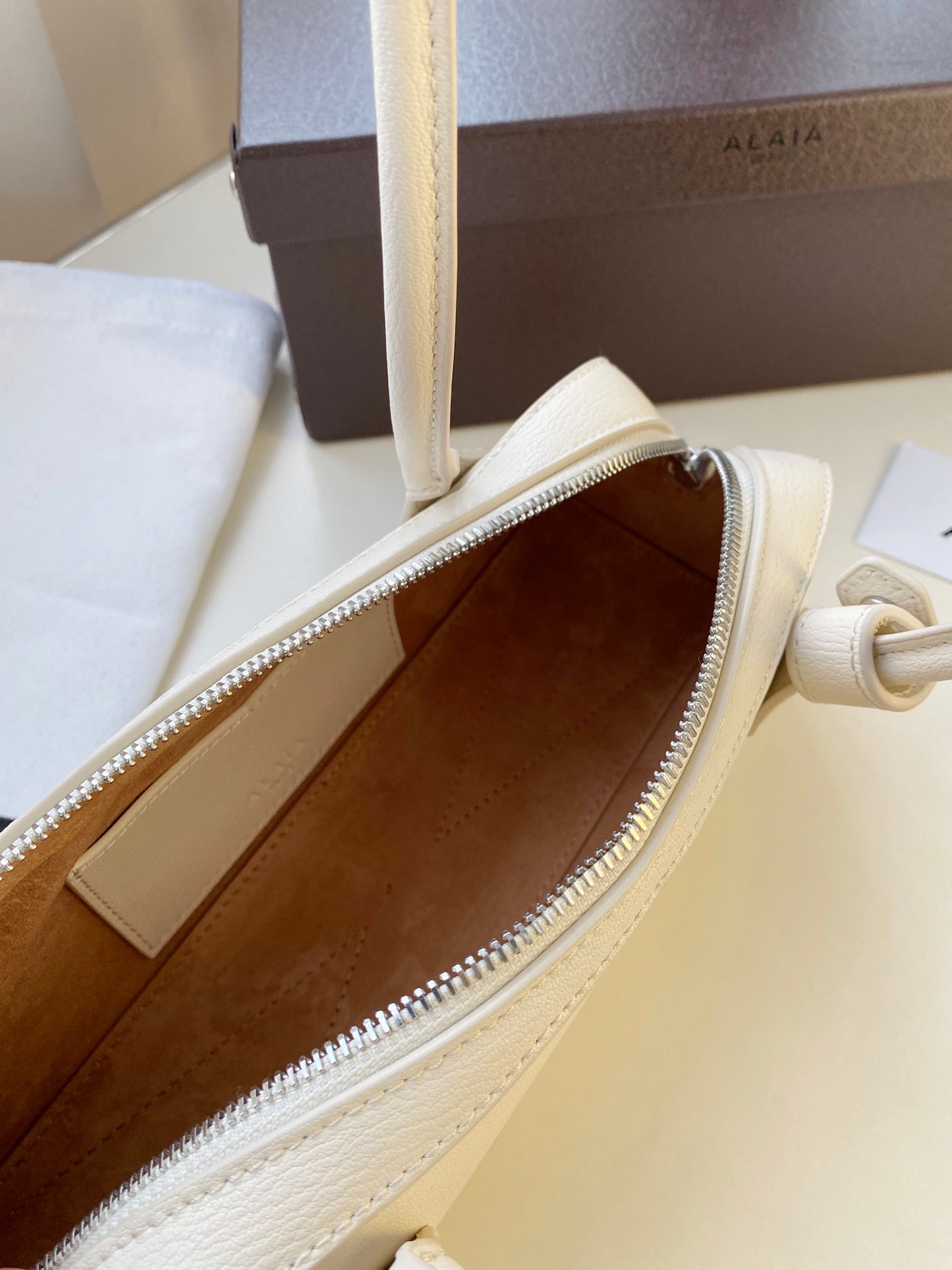 Sleek "Le Teckel" Style Shoulder Bag (Premium Quality)