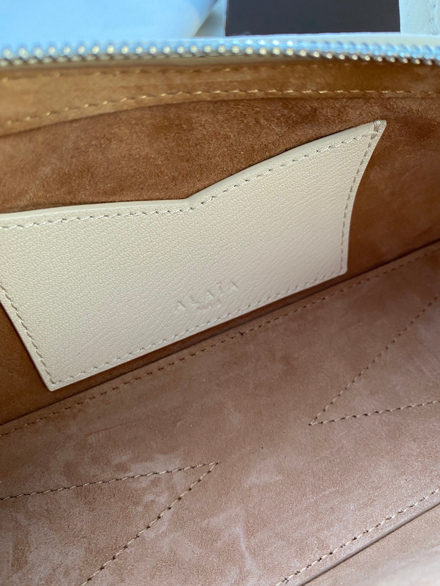 Sleek "Le Teckel" Style Shoulder Bag (Premium Quality)