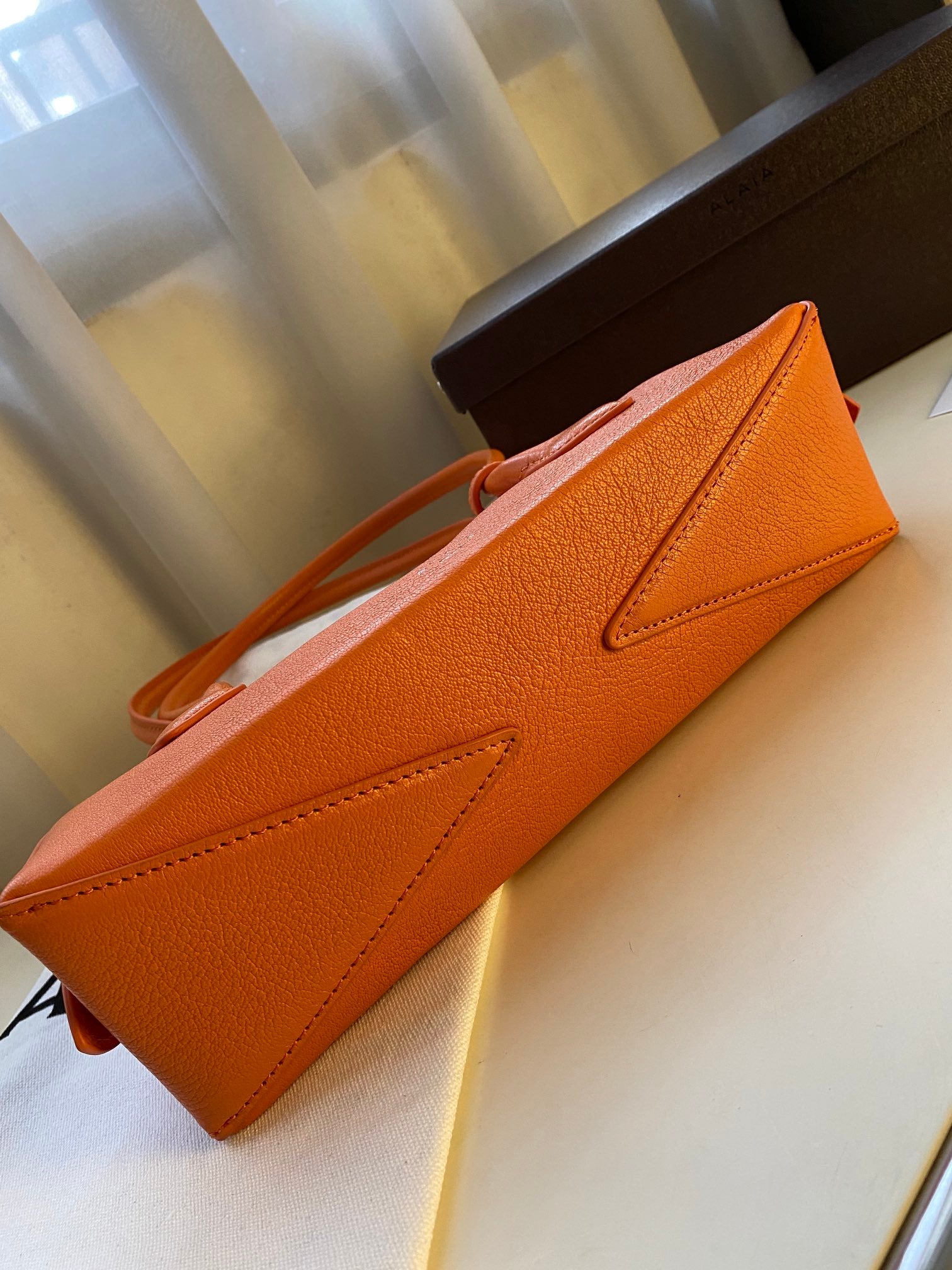 Sleek "Le Teckel" Style Shoulder Bag (Premium Quality)