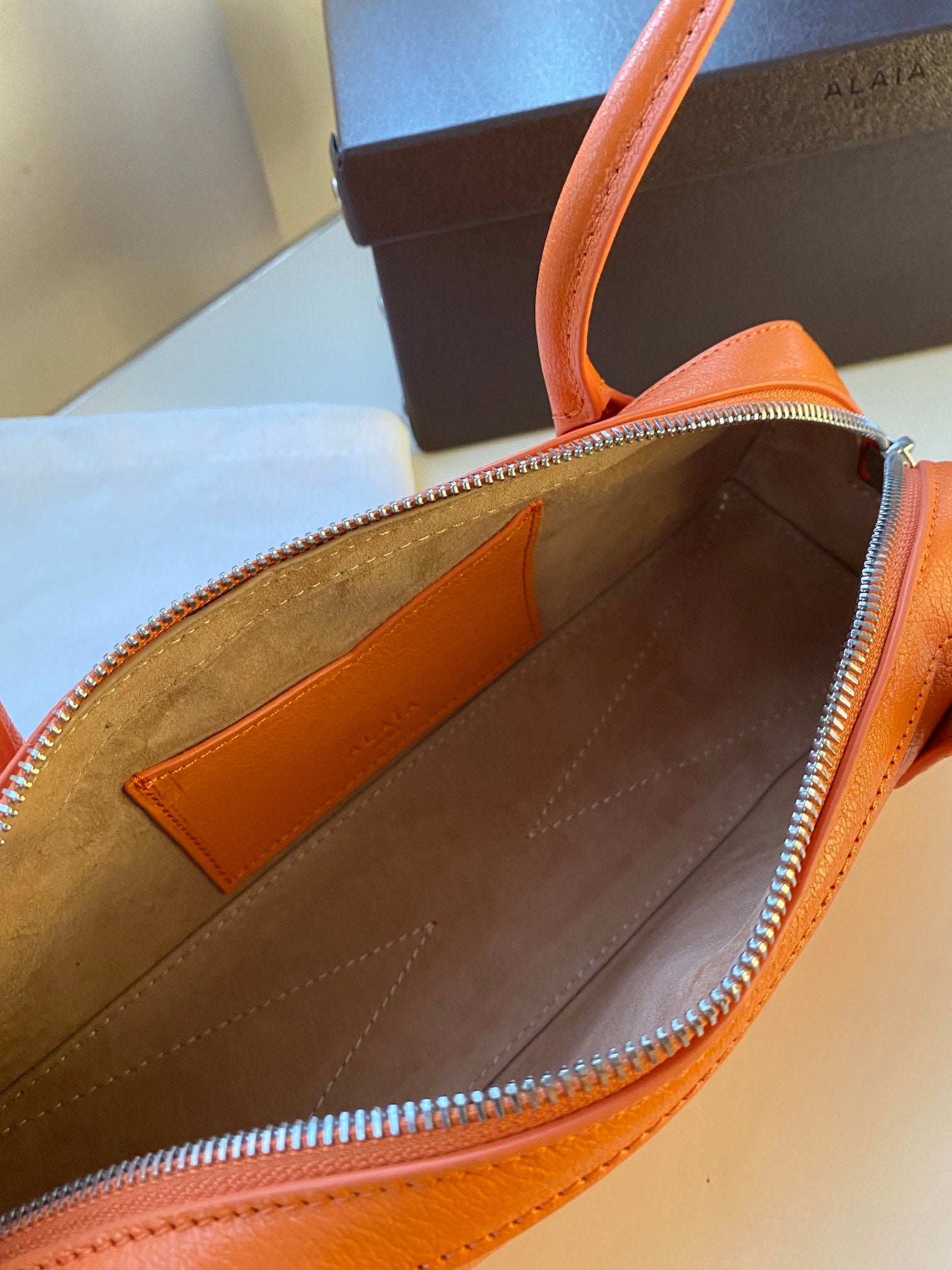 Sleek "Le Teckel" Style Shoulder Bag (Premium Quality)