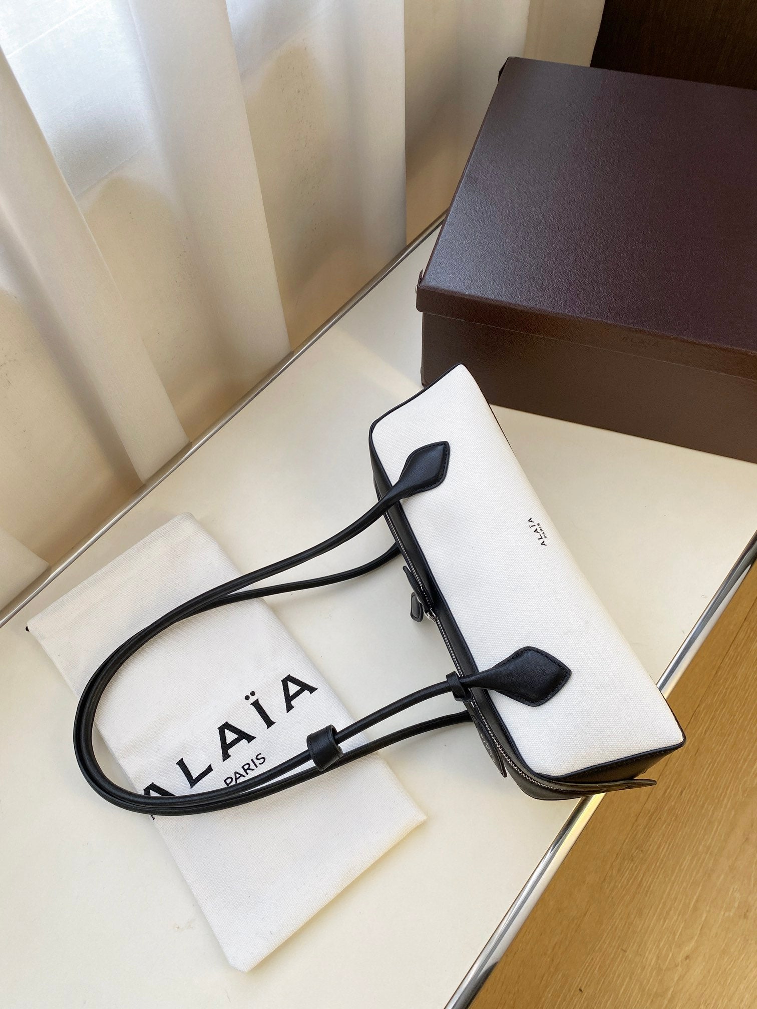 Sleek "Le Teckel" Style Shoulder Bag (Premium Quality)