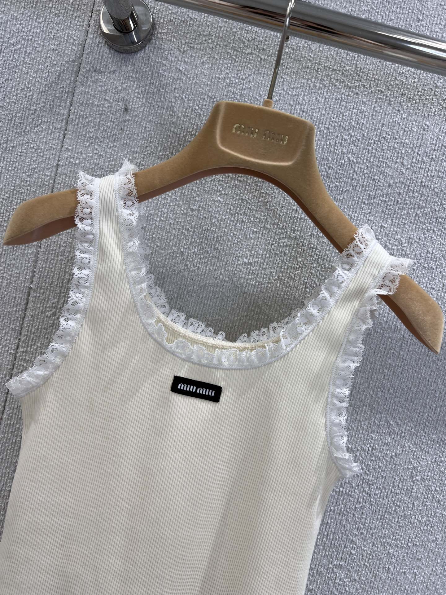 MM Chic ruffle-trim crop tank top