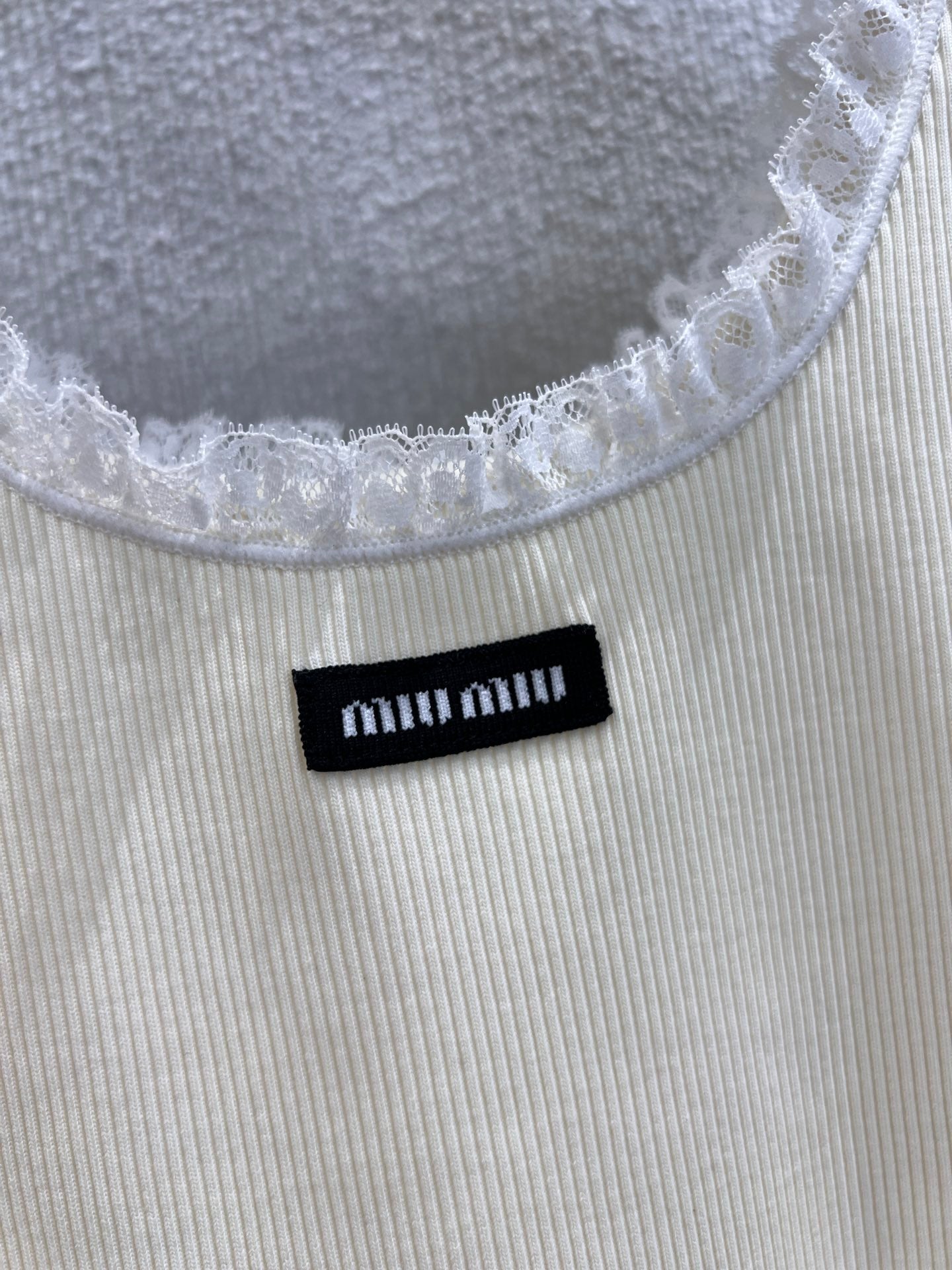 MM Chic ruffle-trim crop tank top