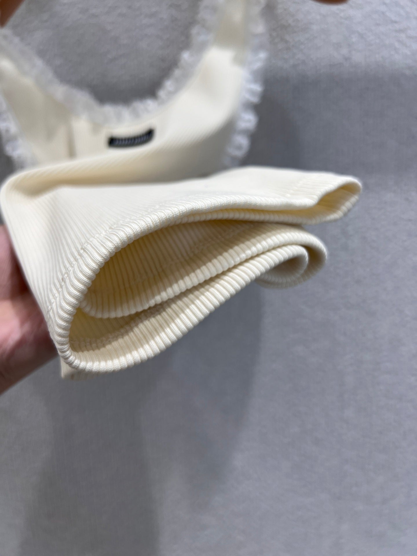 MM Chic ruffle-trim crop tank top