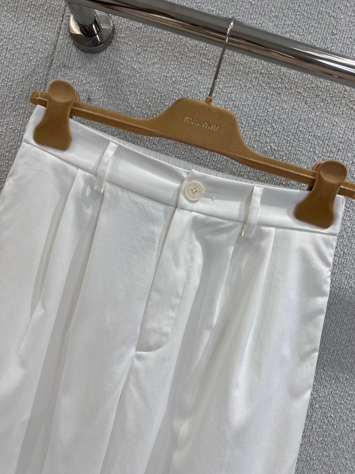 Lace-Embroidered Cropped Trousers