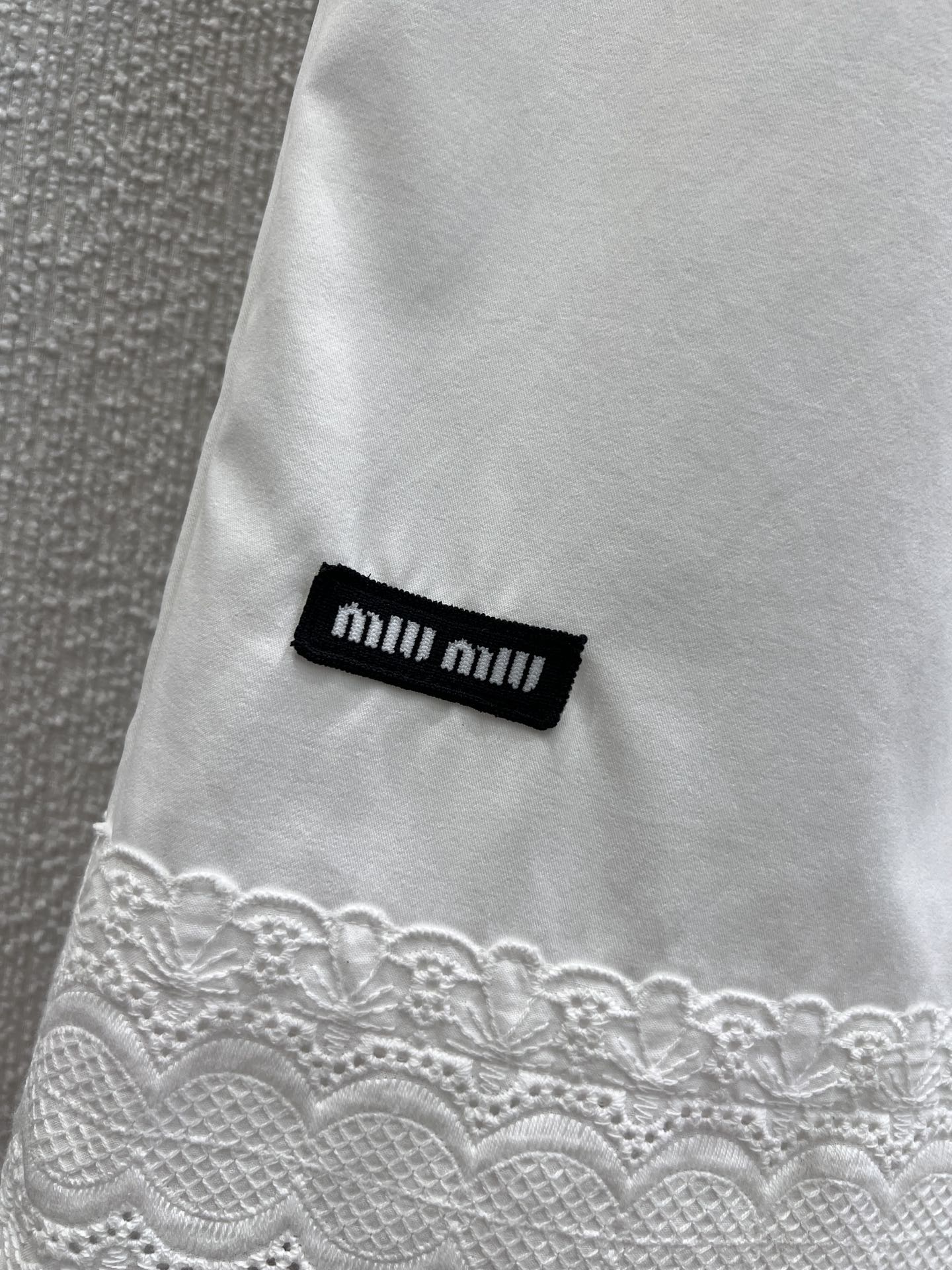 Lace-Embroidered Cropped Trousers