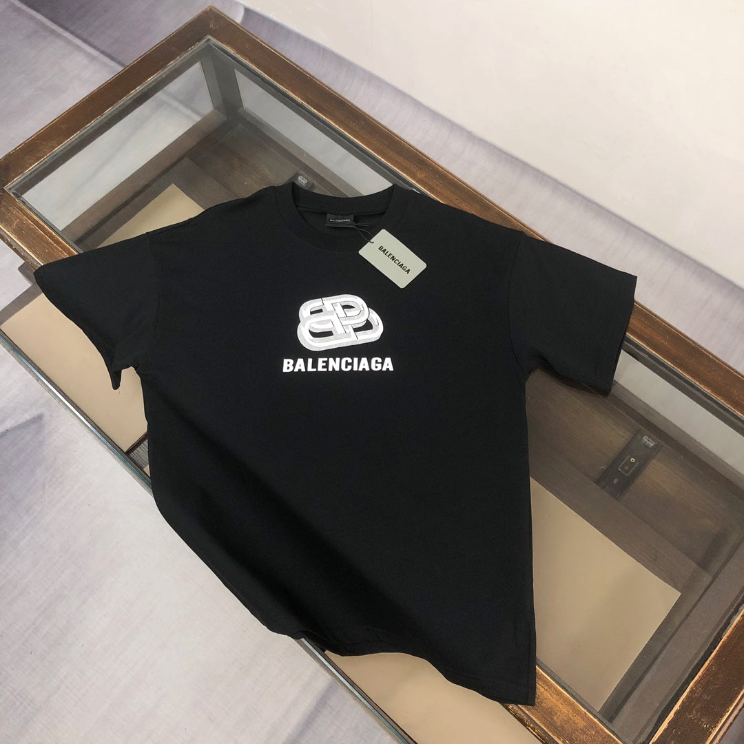 Unisex Oversized Cotton Tee – Bold Minimalist Edition