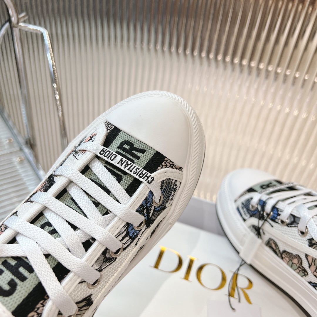 2025 Embroidered Platform Canvas Sneakers