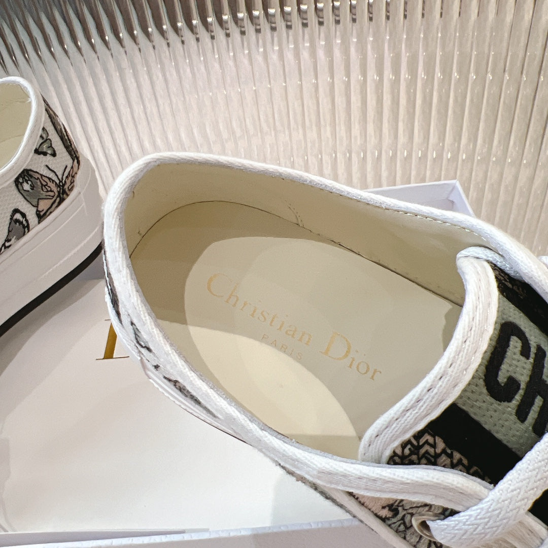 2025 Embroidered Platform Canvas Sneakers