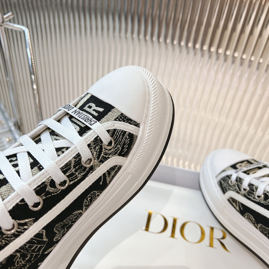 2025 Embroidered Platform Canvas Sneakers