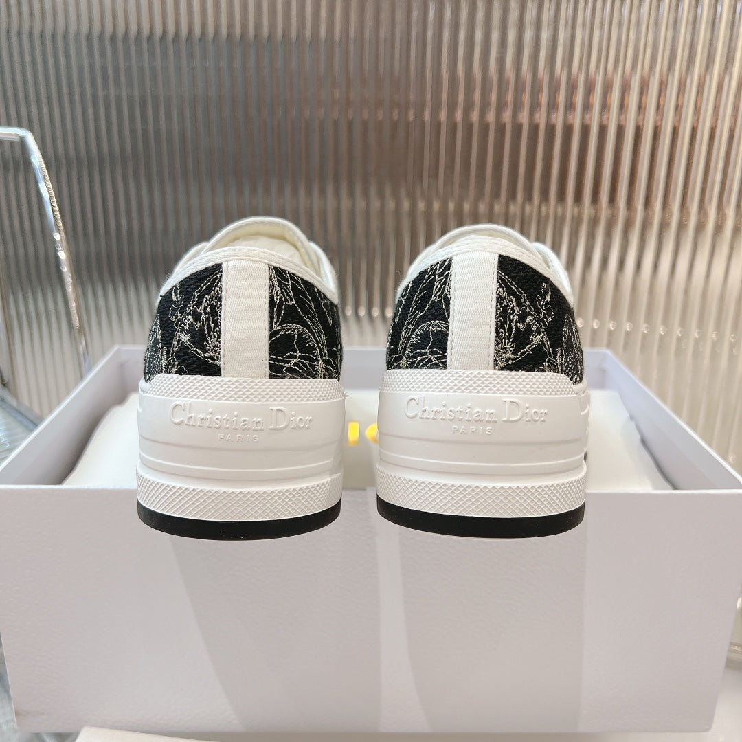 2025 Embroidered Platform Canvas Sneakers