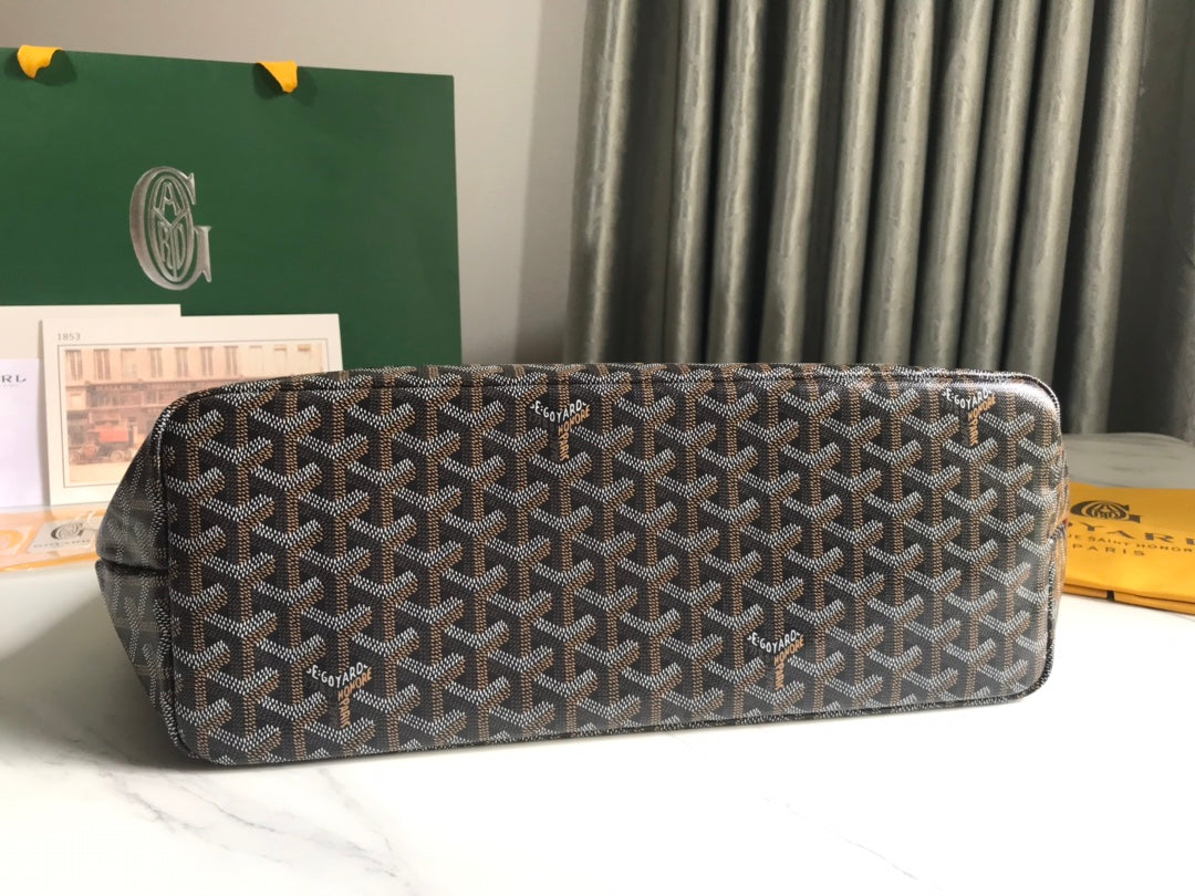 Chien Gris & Pocket Pet Carrier