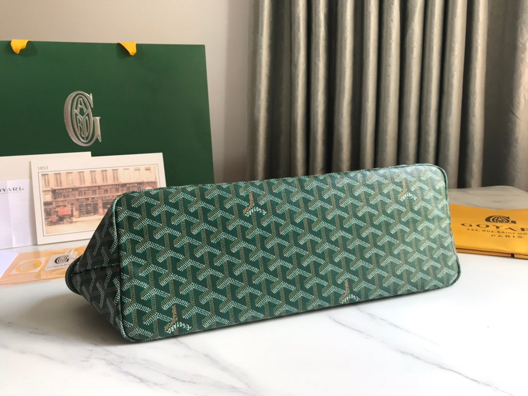 Chien Gris & Pocket Pet Carrier