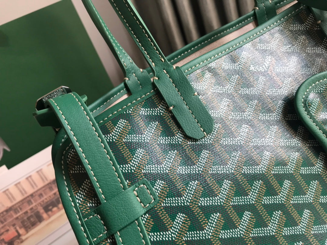 Chien Gris & Pocket Pet Carrier