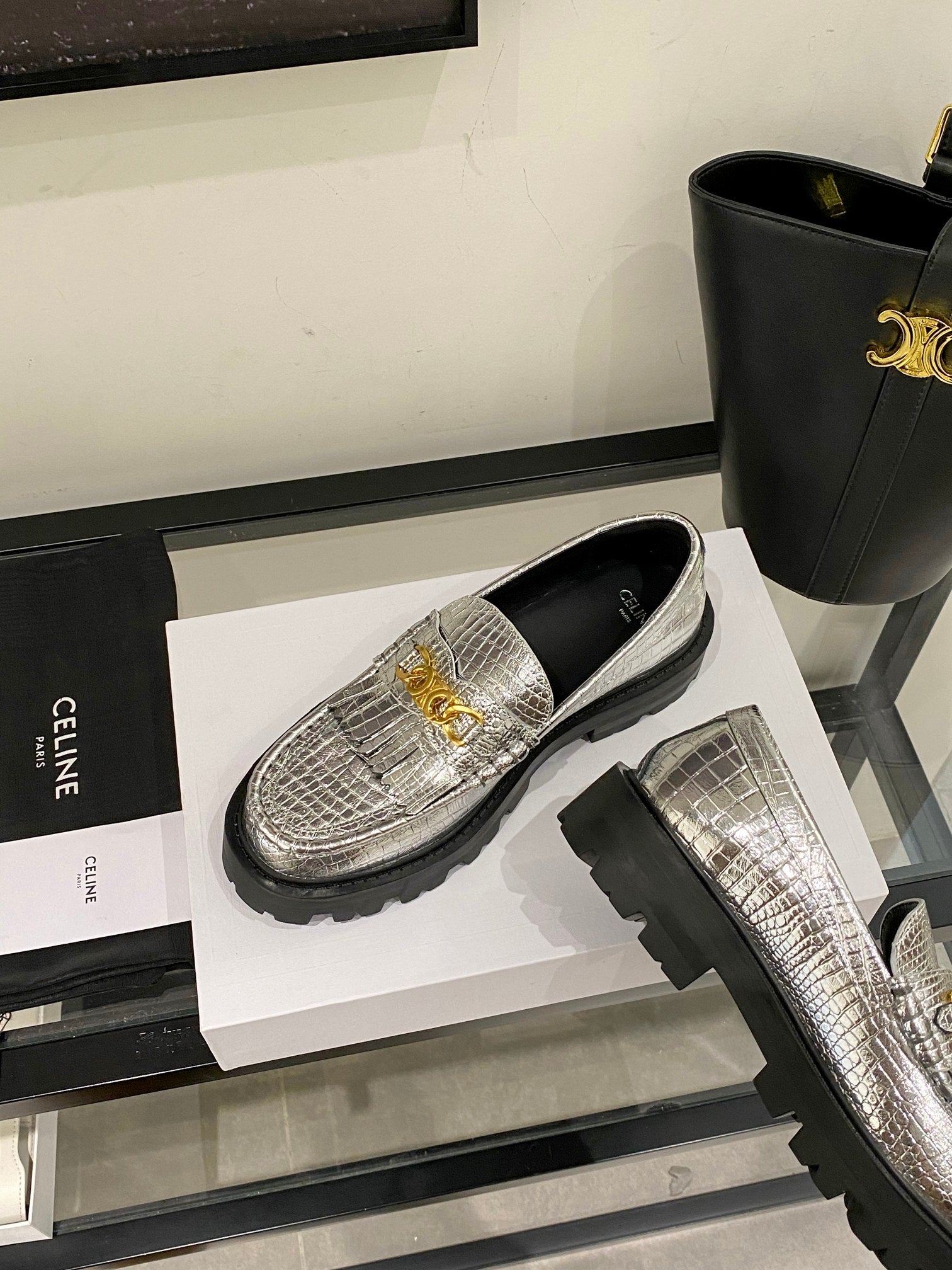 Elegant Thick-Soled Tassel Loafers