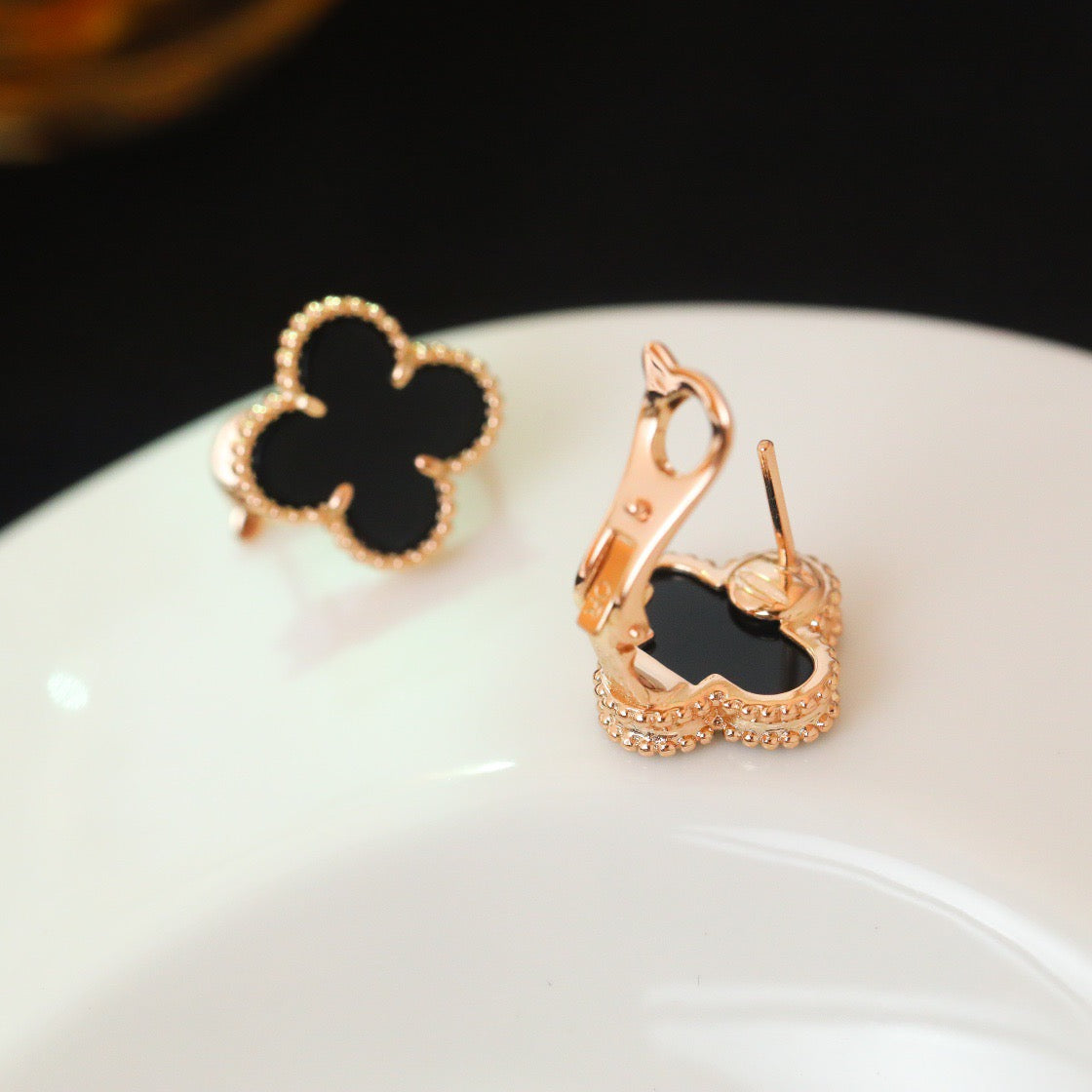 Clover Medium Stud Earrings