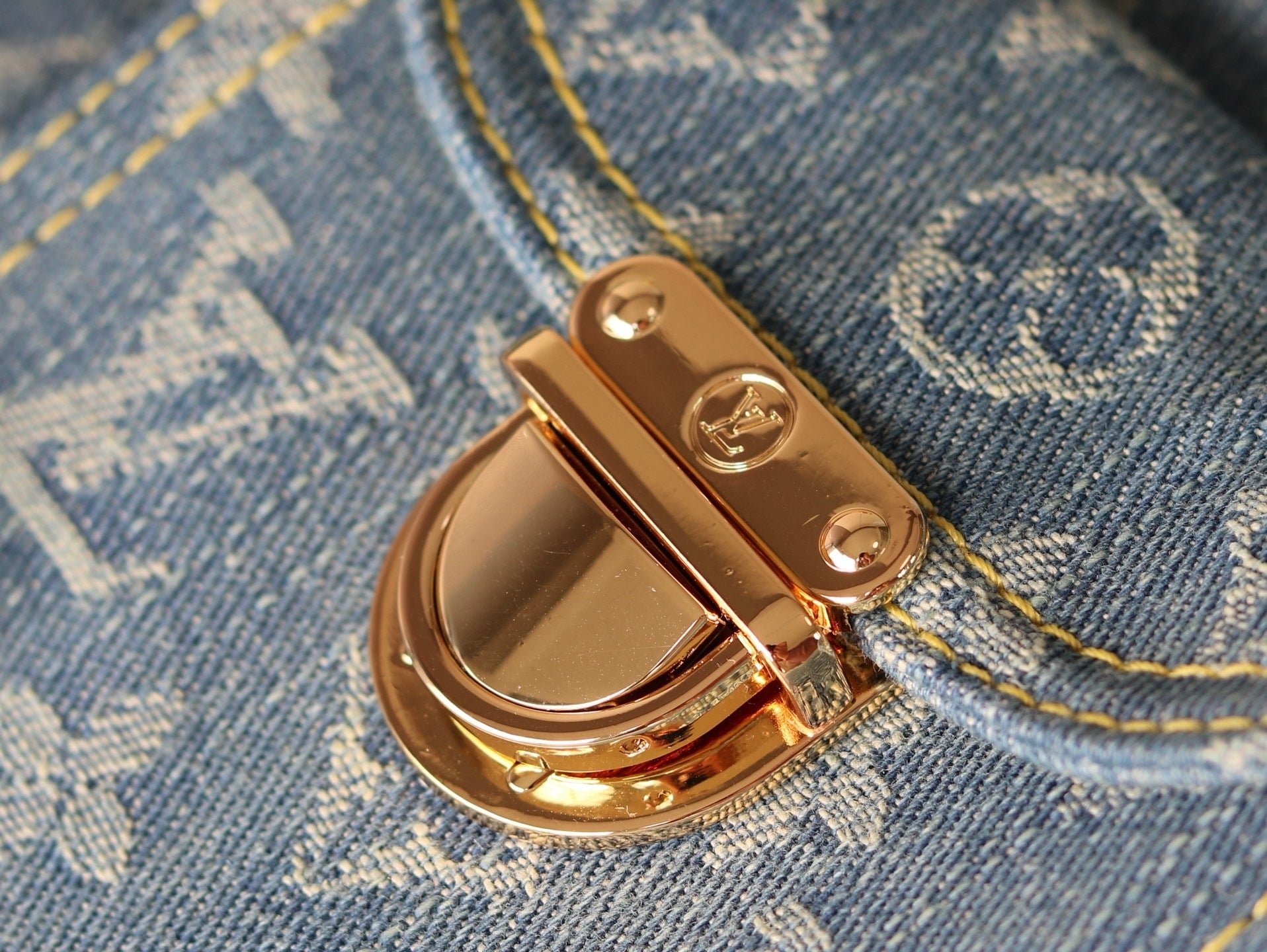 Premium Edition – Denim Canvas Backpack (Limited Vintage Style)