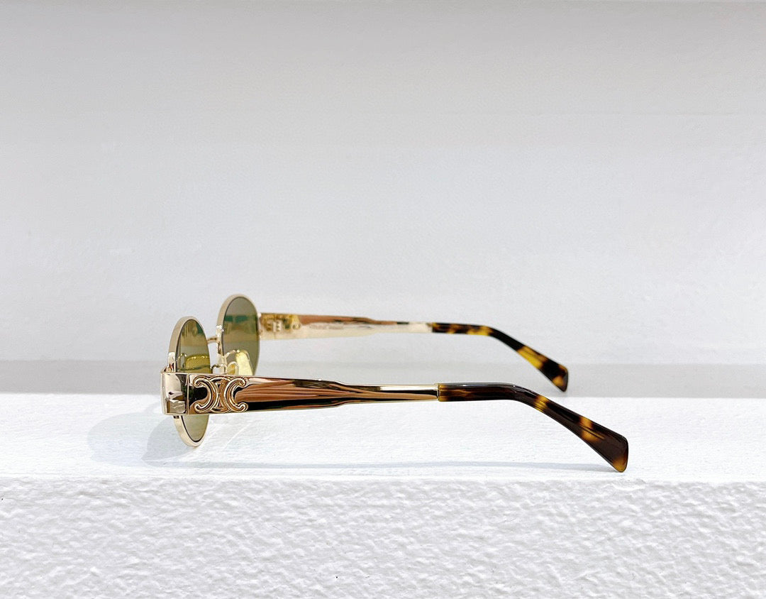 Stylish Sunglasses – Model CL40235U 🕶️