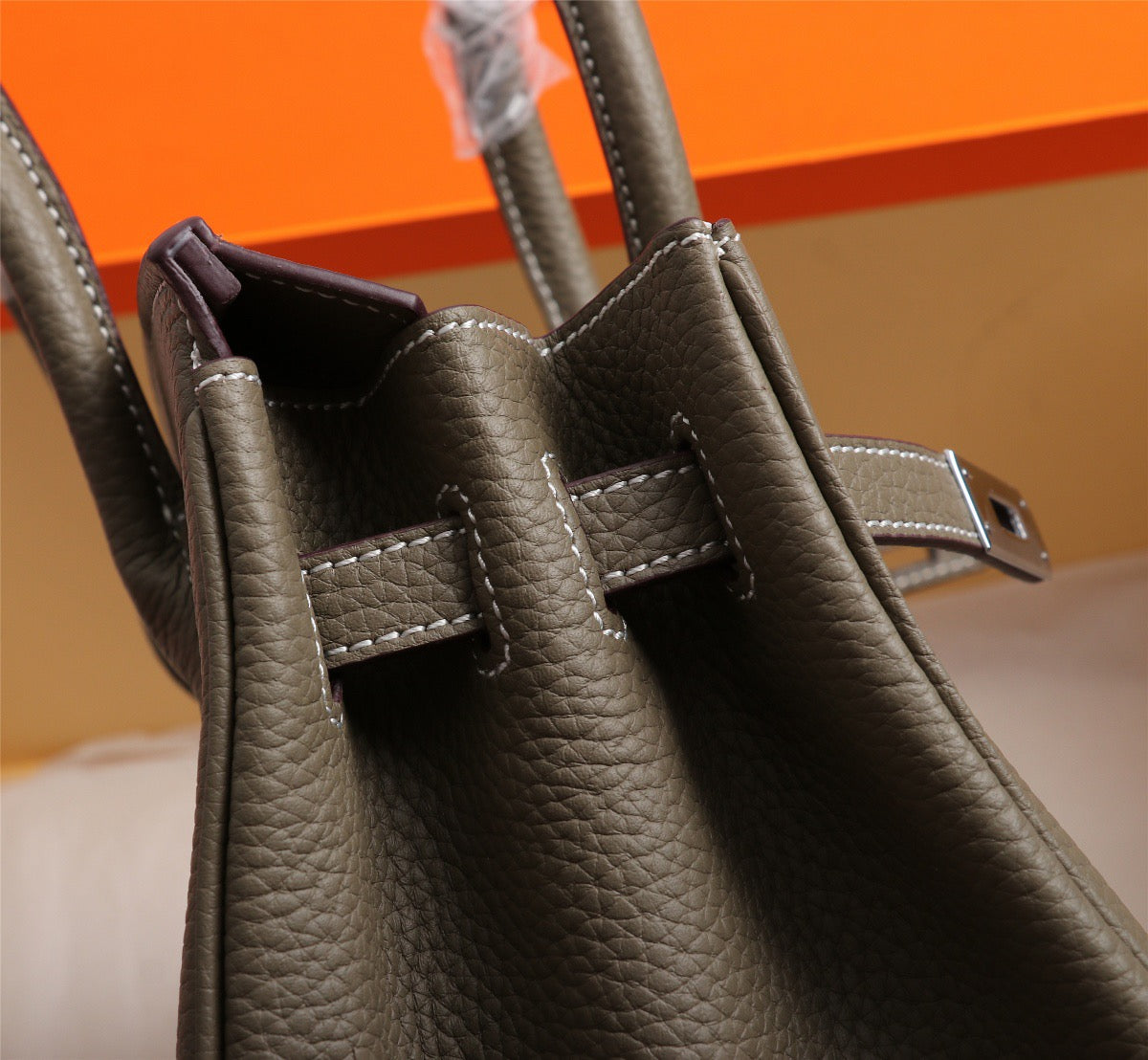 Elegant Togo-Textured Leather Handbag – Premium Craftsmanship