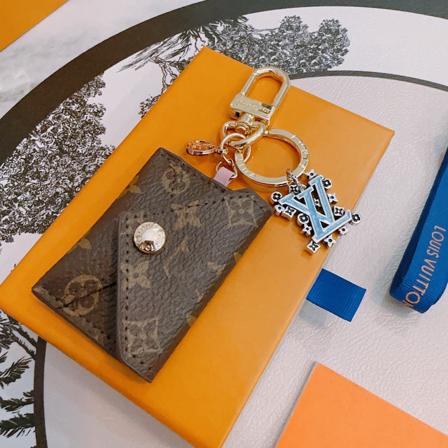 Vintage Metal Key Charm Small wallet