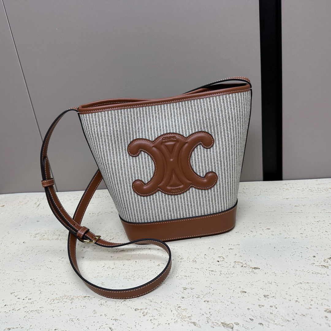 CUIR TRIOMPHE
