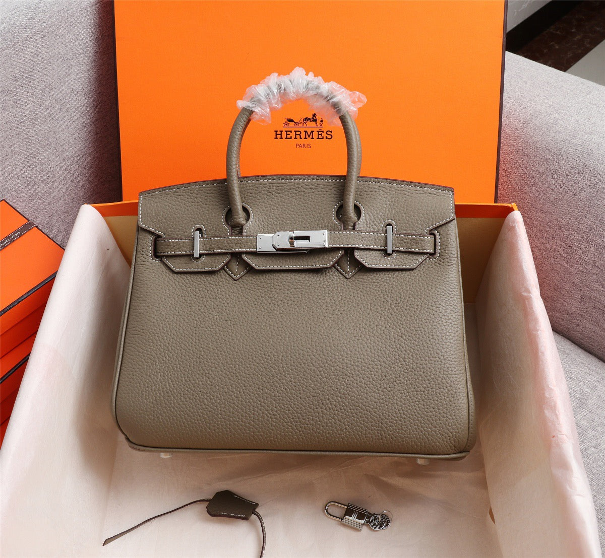 Elegant Togo-Textured Leather Handbag – Premium Craftsmanship
