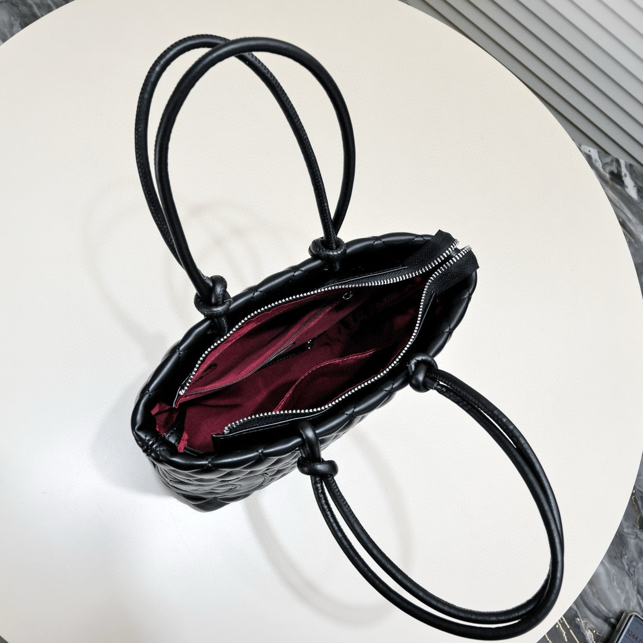 Tote Bag Cambon Line Medium: A Timeless Classic