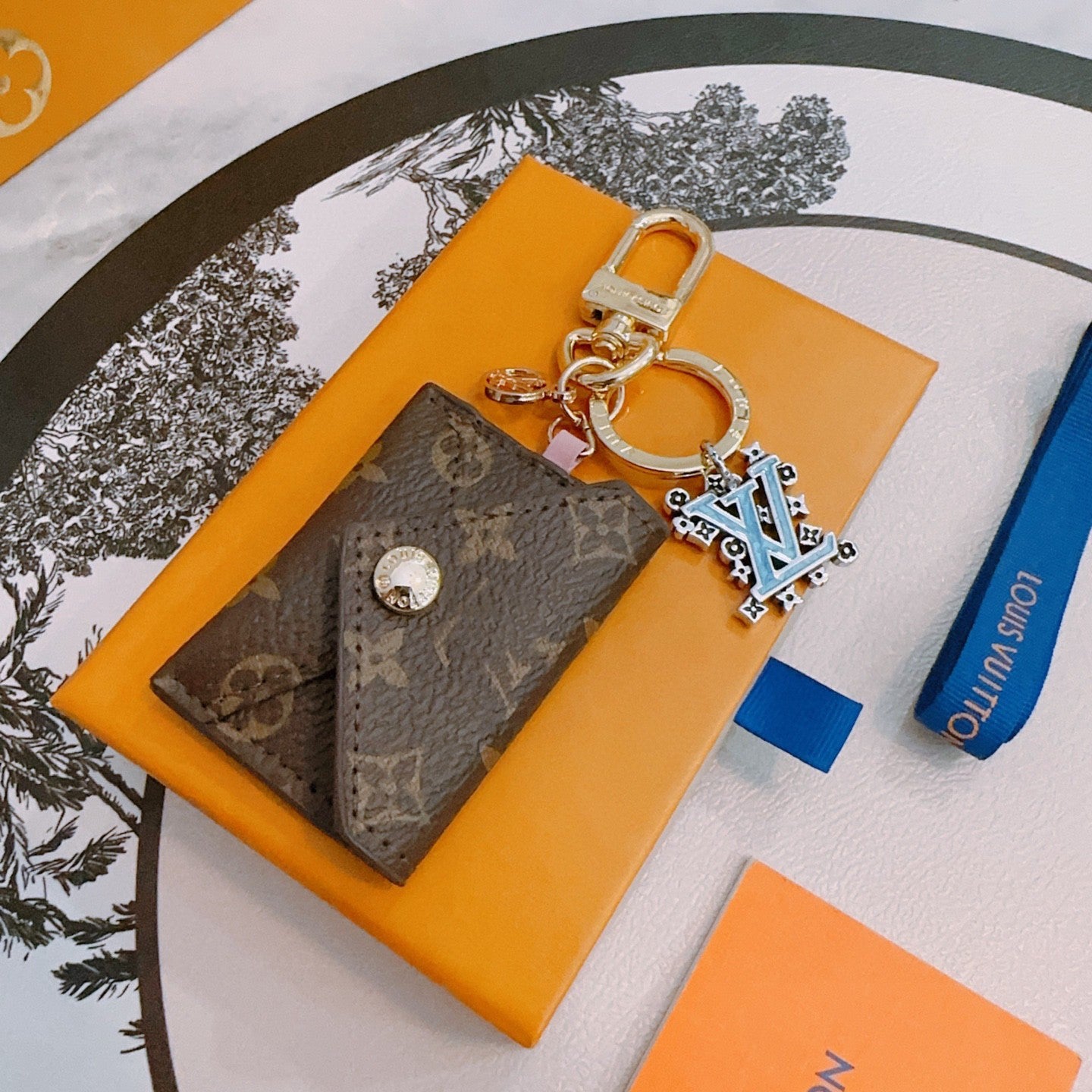 Vintage Metal Key Charm Small wallet