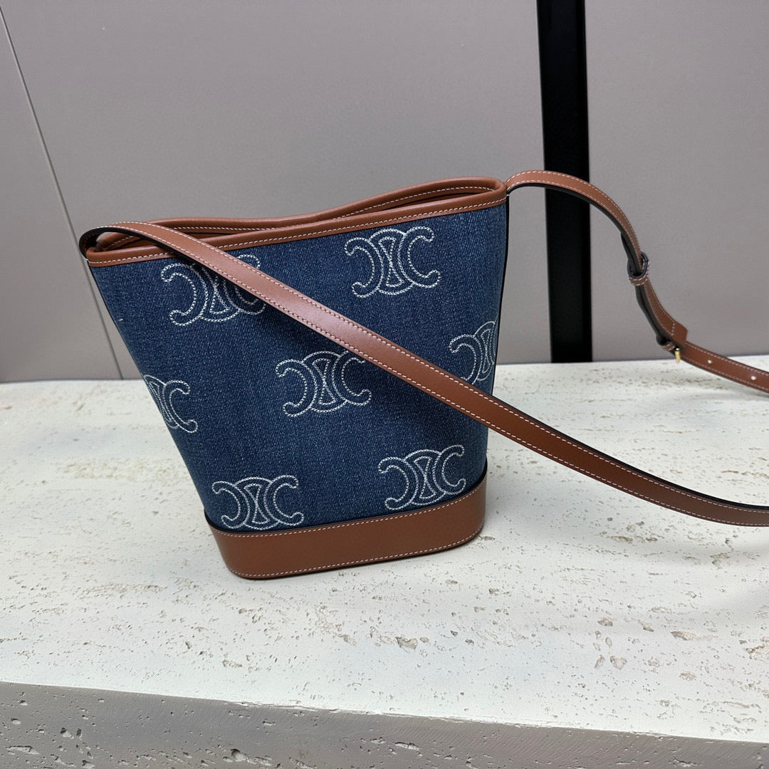 CUIR TRIOMPHE