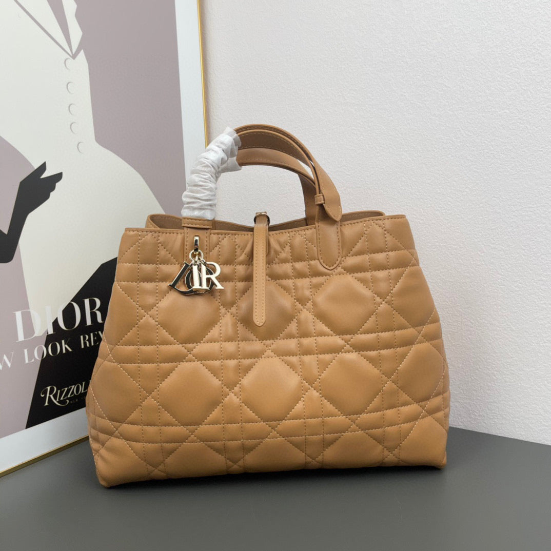 D Travel in Style with the Toujours Bag