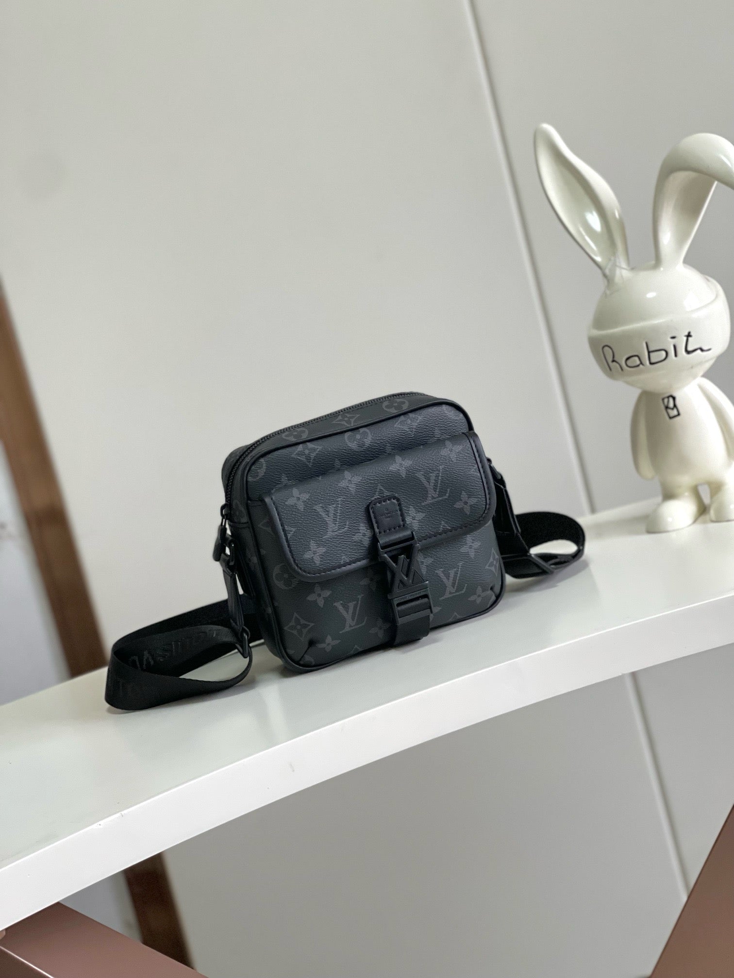 Premium Messenger Bag – Versatile & Stylish