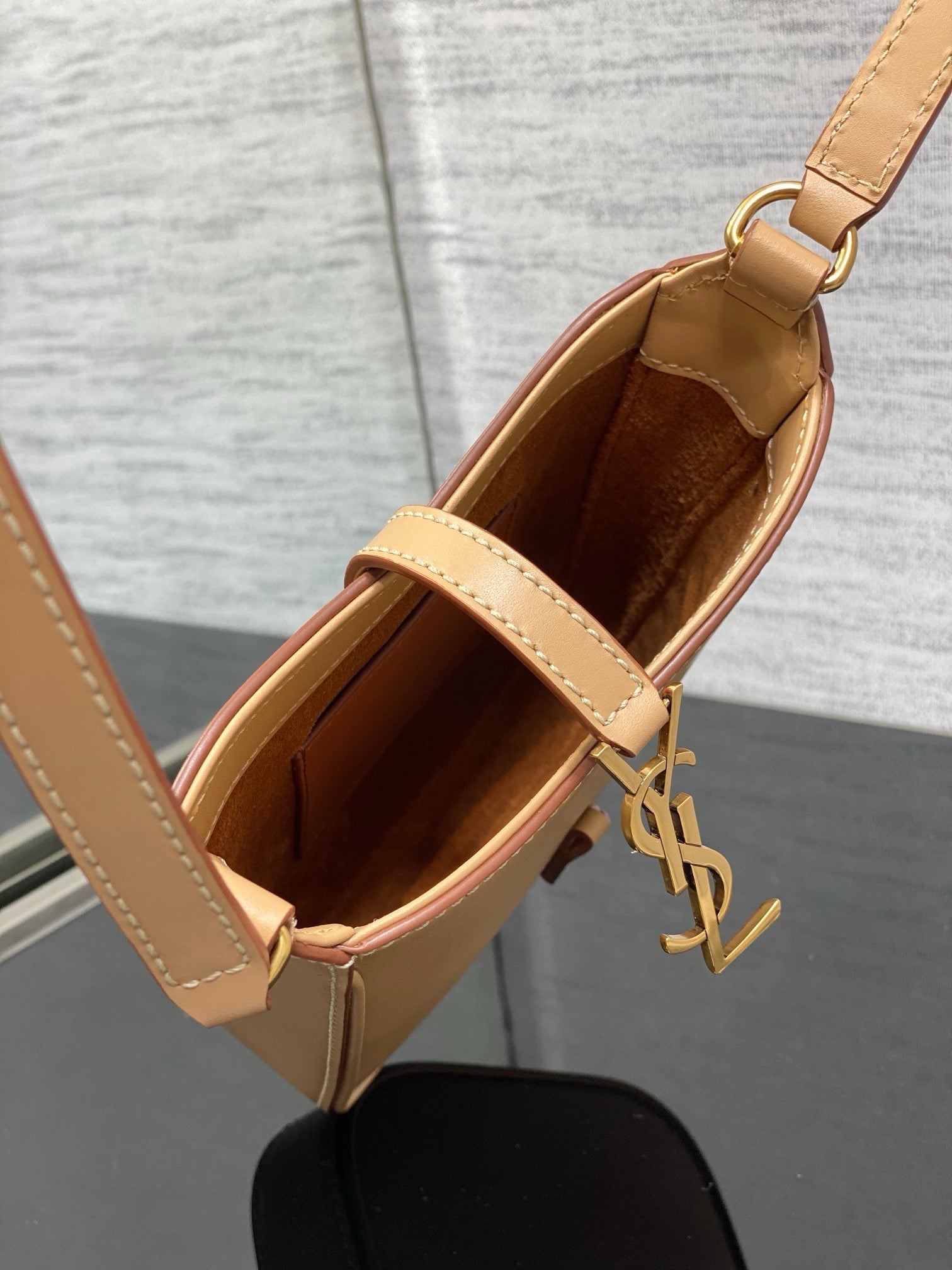 Chic Spring/Summer Tote - Minimalist Shoulder & Crossbody Style (Premium quality)