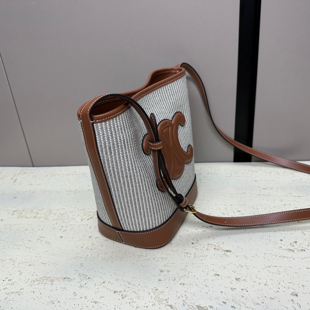 CUIR TRIOMPHE