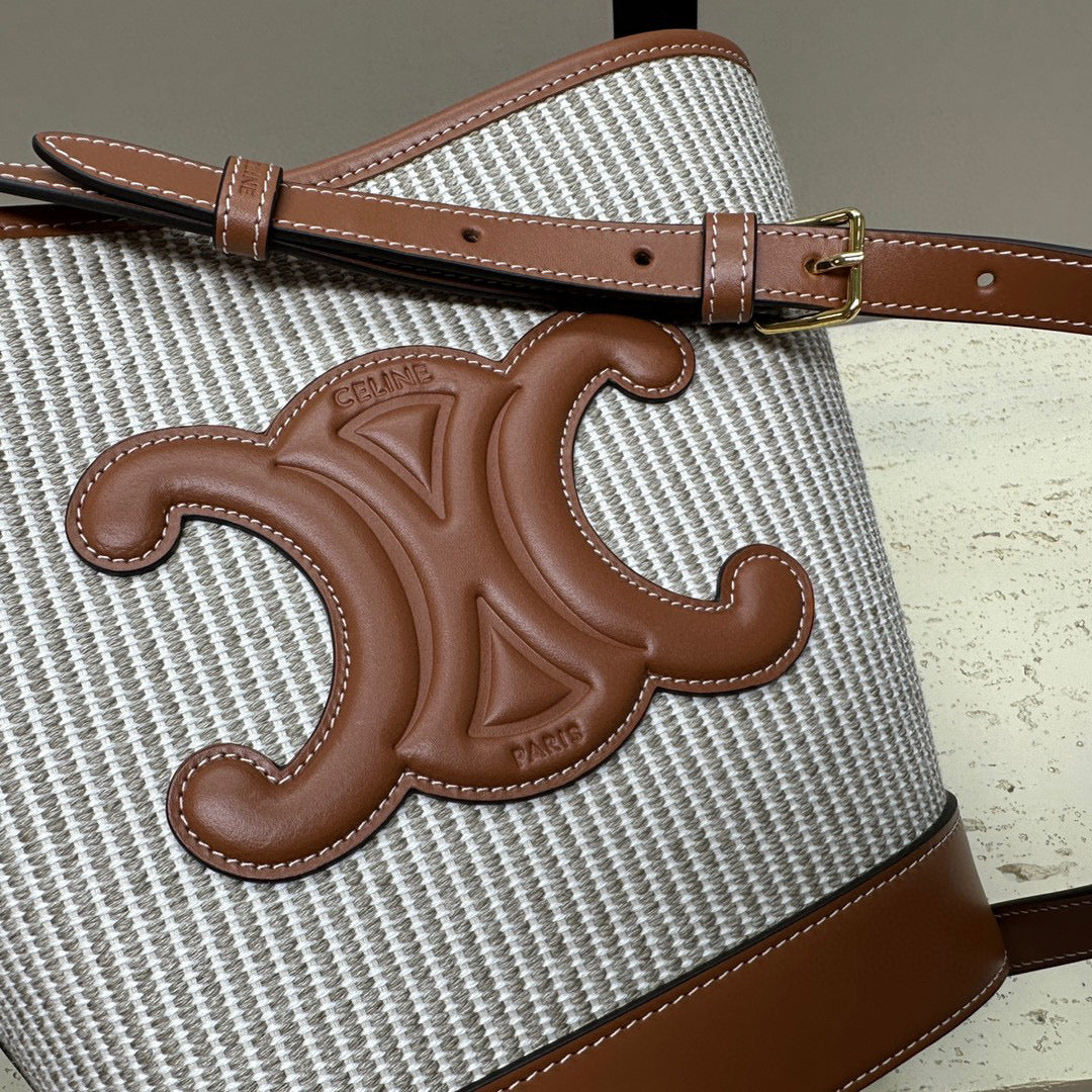 CUIR TRIOMPHE