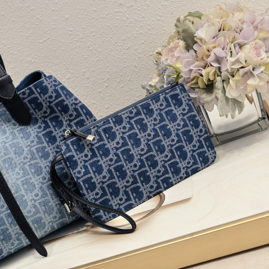 Toujours Travel Bag: Luxury Meets Functionality