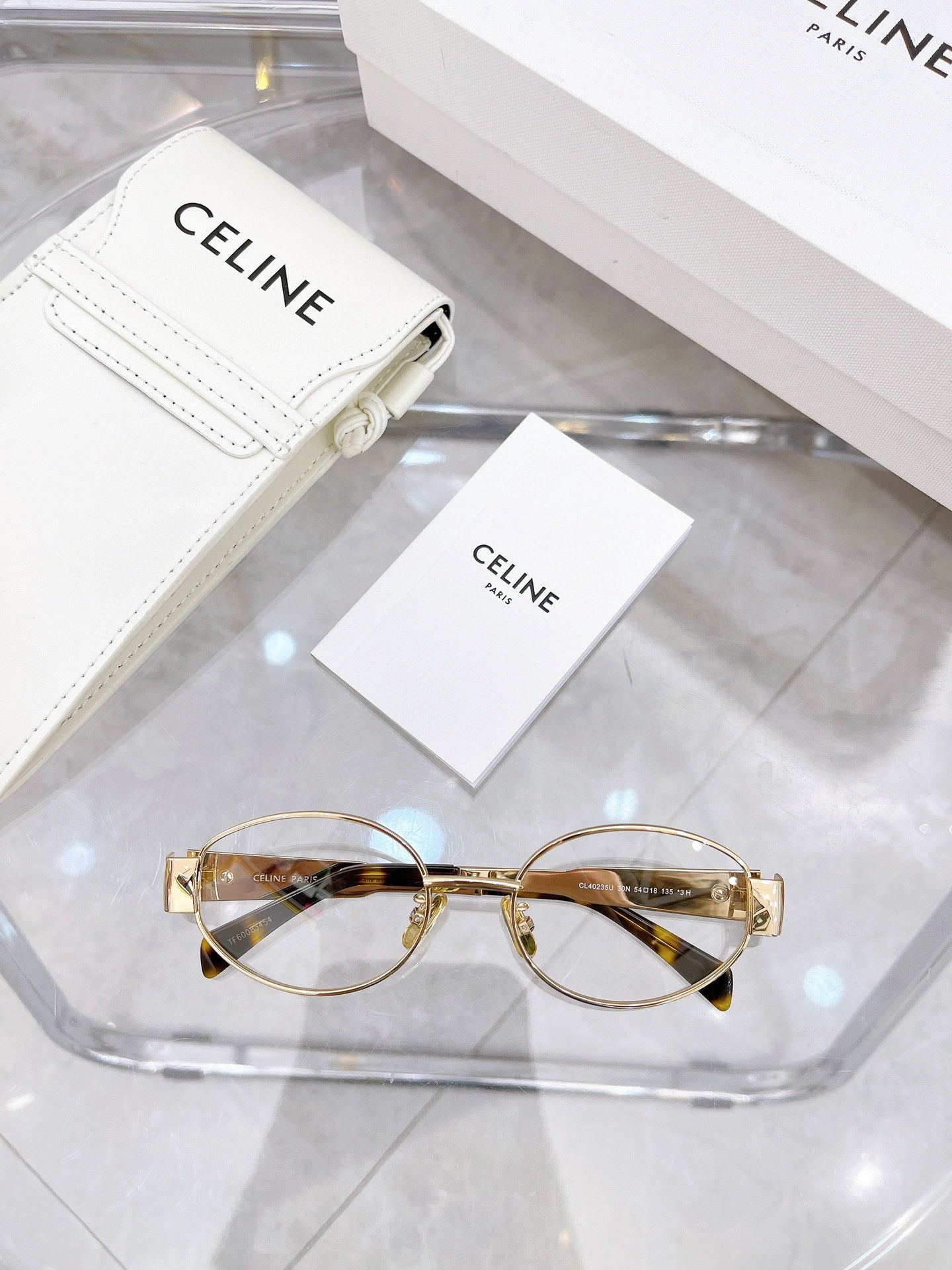 Stylish Sunglasses – Model CL40235U 🕶️