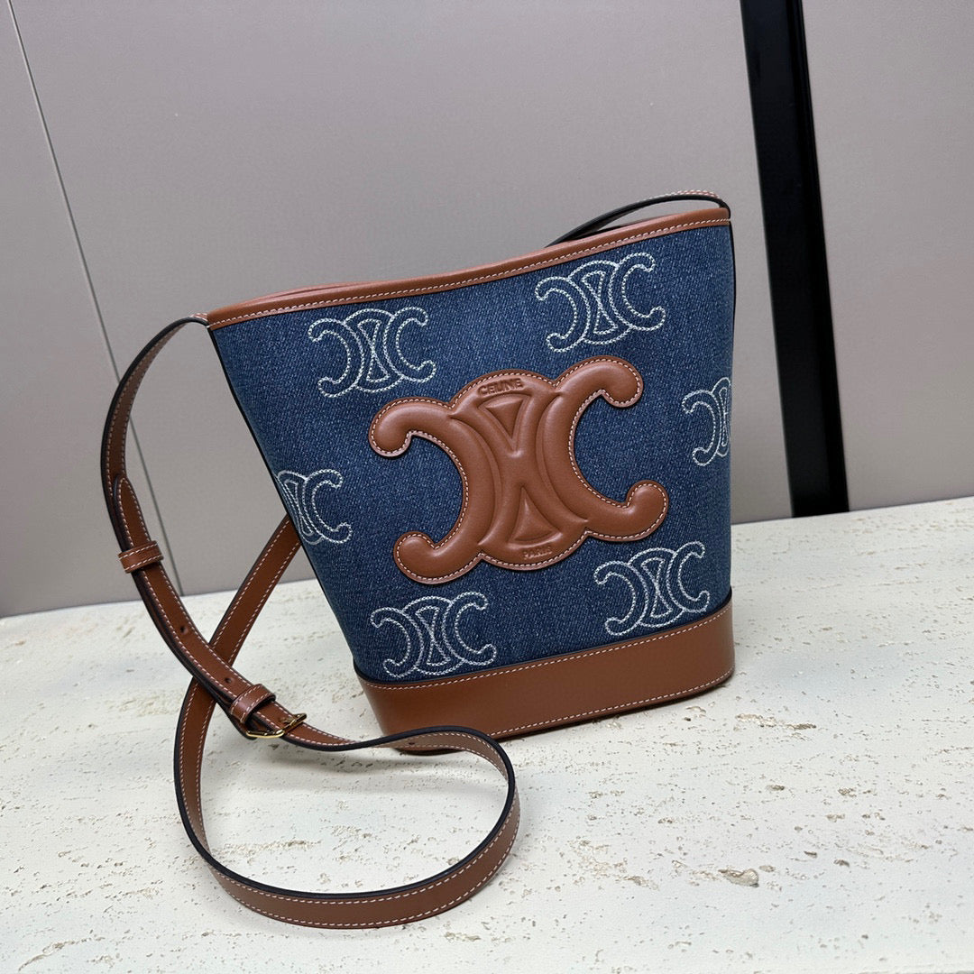 CUIR TRIOMPHE