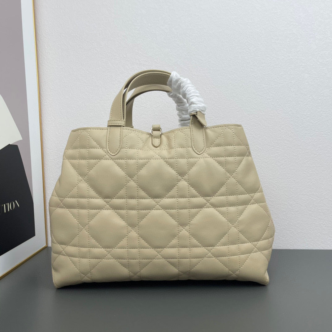 D Travel in Style with the Toujours Bag