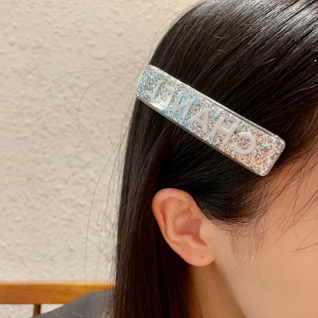 Elegant Double C Hair Clip – Timeless Accent