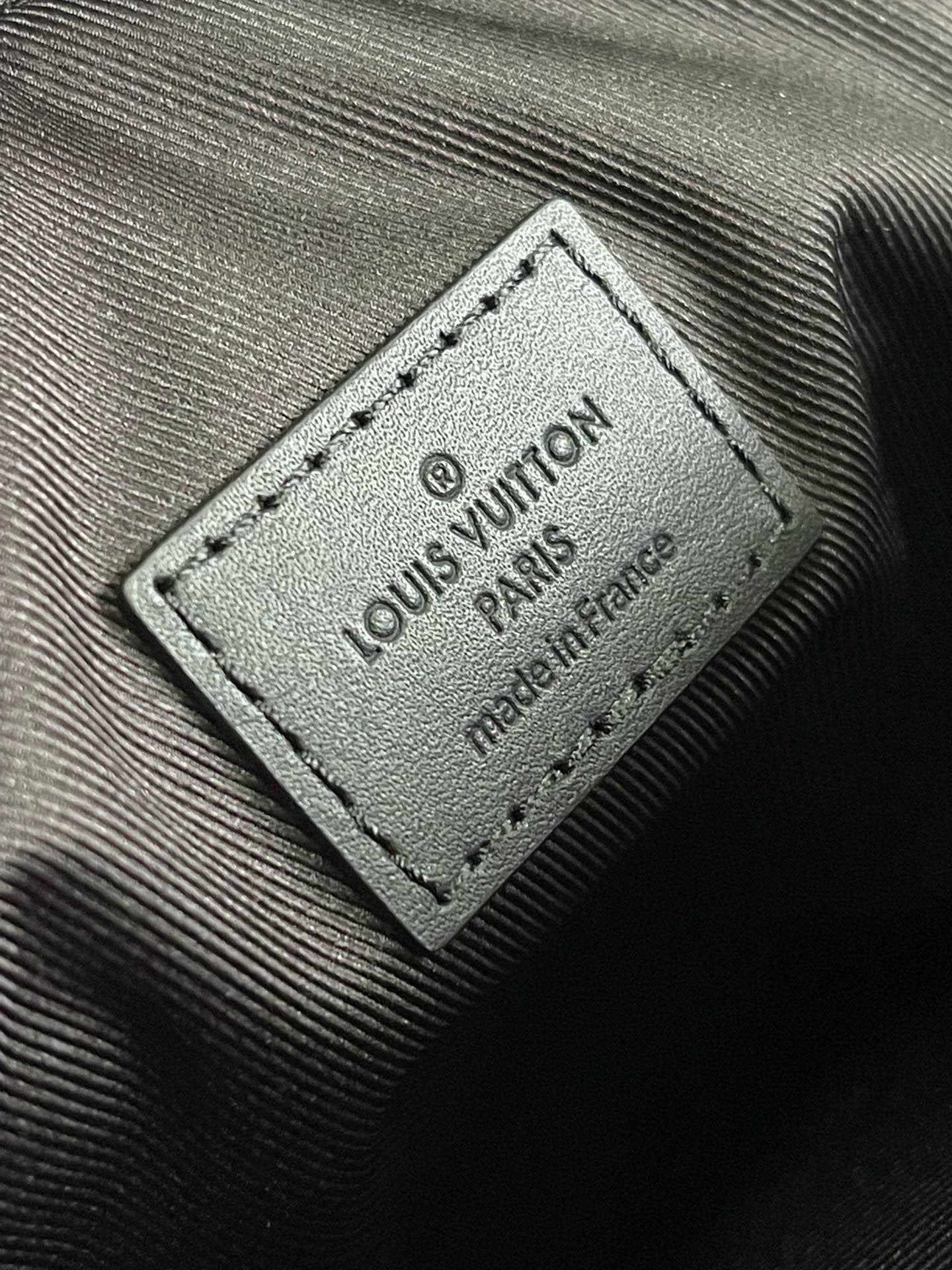 Premium Messenger Bag – Versatile & Stylish