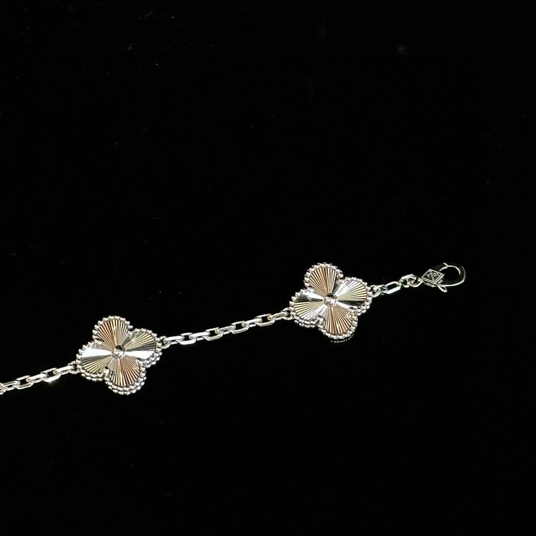 VC-Shaped Carnelian Five-Petal Bracelet