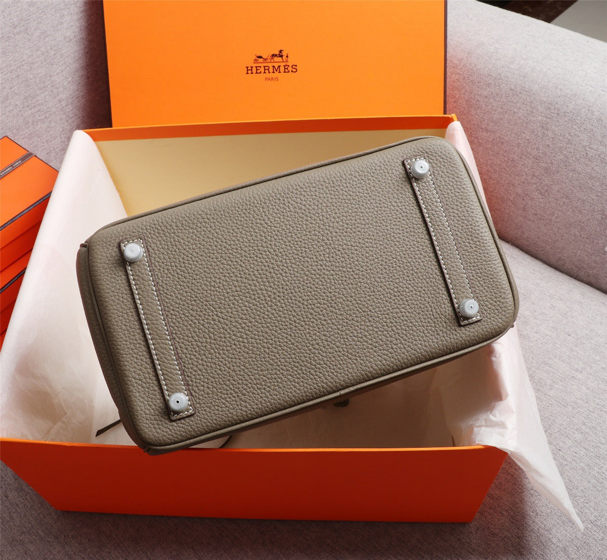 Elegant Togo-Textured Leather Handbag – Premium Craftsmanship